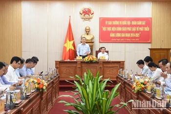 Chủ nhiệm Ủy ban Khoa học, Công nghệ và Môi trường Quốc hội Lê Quang Huy phát biểu tại buổi làm việc với Ủy ban nhân dân tỉnh Quảng Ngãi.