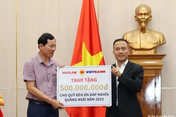Tập đoàn Hoa Lâm ủng hộ 500 triệu đồng đồng vào Quỹ “Đền ơn đáp nghĩa” tỉnh Quảng Ngãi năm 2023.