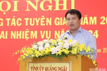 Phó Bí thư Thường trực Tỉnh ủy, Trưởng Đoàn đại biểu Quốc hội tỉnh Quảng Ngãi Đặng Ngọc Huy phát biểu chỉ đạo Hội nghị. 
