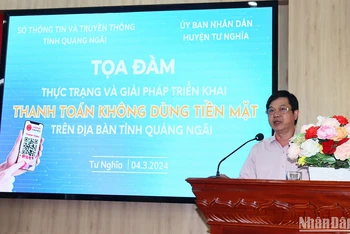 Giám đốc Sở Thông tin và Truyền thông tỉnh Quảng Ngãi Trần Thanh Trường phát biểu tại tọa đàm.