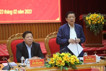 Đồng chí Phan Đình Trạc phát biểu ý kiến tại buổi làm việc với lãnh đạo tỉnh Cao Bằng.