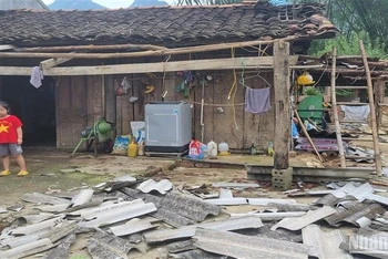Tại huyện Hà Quảng, tỉnh Cao Bằng có 201 ngôi nhà bị lốc xoáy làm tốc mái.