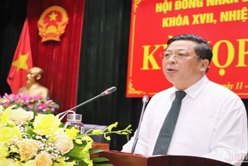 Đồng chí Trần Hồng Minh, Bí thư Tỉnh ủy Cao Bằng phát biểu ý kiến tại kỳ họp.