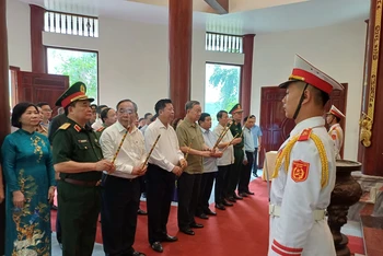 Chủ tịch nước Tô Lâm và Đoàn công tác dâng hương tại Đền thờ Đại tướng Võ Nguyên Giáp.