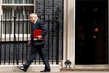 Thủ tướng Anh Boris Johnson đã xin từ chức lãnh đạo đảng Bảo thủ. (Ảnh: Reuters)