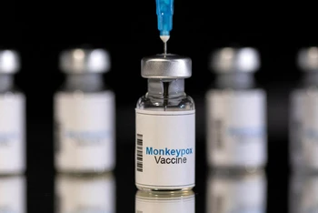 Vaccine ngừa đậu mùa khỉ. (Ảnh minh họa: Reuters)