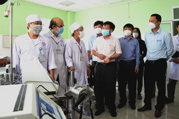 Việc tặng máy ECMO tim phổi nhân tạo giúp Bệnh viện đa khoa tỉnh Quảng Ngãi nâng cao năng lực cấp cứu, điều trị.