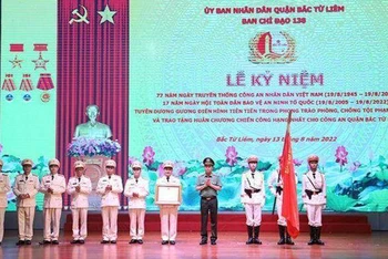 Công an quận Bắc Từ Liêm đón nhận Huân chương Chiến công hạng Nhất.