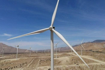 Tua bin gió Năng lượng sạch AES tại Palm Springs, bang California, Mỹ, ngày 21/7/2022. (Ảnh: Reuters)