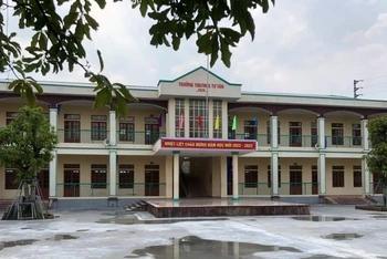 Trường tiểu học và trung học cơ sở Tự Tân (huyện Vũ Thư, tỉnh Thái Bình) được xây mới 8 phòng học và phòng chức năng với kinh phí 5 tỷ đồng.