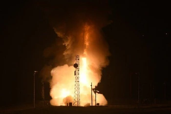 Mỹ phóng thử tên lửa đạn đạo liên lục địa không mang theo đầu đạn Minuteman III từ Căn cứ Lực lượng Vũ trụ Vandenberg, ở California, ngày 1/5/2019. (Ảnh: Căn cứ Lực lượng Vũ trụ Vandenberg)