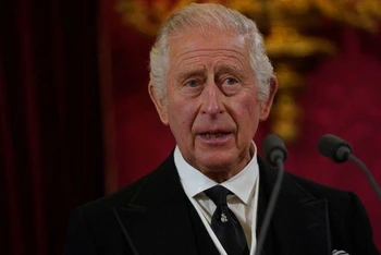 Vua Charles III trong buổi lễ của Hội đồng Đăng quang diễn ra ở Cung điện St James, thủ đô London, ngày 10/9. (Ảnh: Reuters)