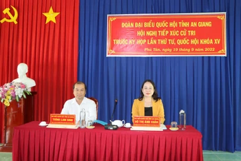 Đồng chí Võ Thị Ánh Xuân tiếp xúc cử tri huyện Phú Tân.