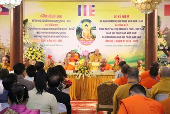 Quang cảnh lễ kỷ niệm tại chùa Phật Tích ở Vientiane sáng 24/9. (Ảnh: Trịnh Dũng)