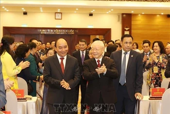 Tổng Bí thư Nguyễn Phú Trọng và Chủ tịch nước Nguyễn Xuân Phúc đến dự Lễ kỷ niệm. (Ảnh: TTXVN)