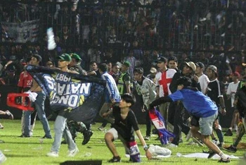Toàn cảnh vụ giẫm đạp trên sân vận động của Indonesia