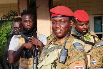 Đại úy Ibrahim Traore, thủ lĩnh cuộc đảo chính gần đây nhất tại Burkina Faso. (Ảnh: Reuters)