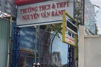 Trường trung học cơ sở và trung học phổ thông Nguyễn Văn Rành ở phường 7, thành phố Tân An, tỉnh Long An.