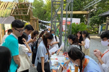 Phố sách Hà Nội tổ chức nhiều hoạt động nhằm thu hút độc giả.