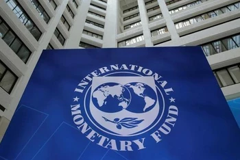 Biểu trưng của IMF. (Ảnh: Reuters)