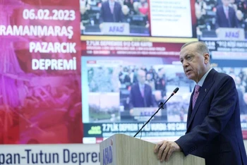 Tổng thống Erdogan phát biểu tại trung tâm điều phối của Cơ quan Quản lý thảm họa và tình trạng khẩn cấp Thổ Nhĩ Kỳ (AFAD) tại Ankara, ngày 6/2. (Ảnh: Văn phòng Báo chí Tổng thống Thổ Nhĩ Kỳ)