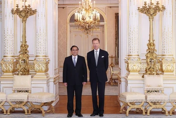 Ngày 10/12, tại Cung điện của Đại Công tước, Thủ tướng Chính phủ Phạm Minh Chính đã hội kiến Đại Công tước Luxembourg Henri. (Ảnh: TTXVN)