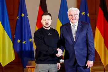 Tổng thống Đức Frank-Walter Steinmeier đã tiếp đón người đồng cấp Ukraine Volodymyr Zelensky tại Berlin, ngày 14/5/2023. (Ảnh: Reuters)