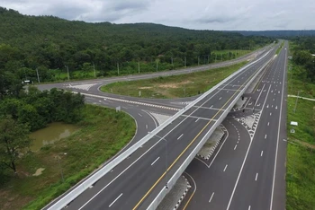 Đoạn đường vừa được nâng cấp trên tuyến cao tốc 12, địa phận tỉnh Kalasin, Thái Lan. (Ảnh: ThaiPost)