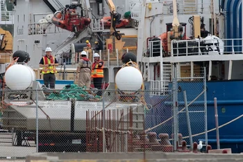 "Tàu mẹ" Polar Prince đang được kiểm tra tại cảng St.John's, tỉnh Newfoundland, Canada, ngày 25/6/2023. (Ảnh: Reuters)