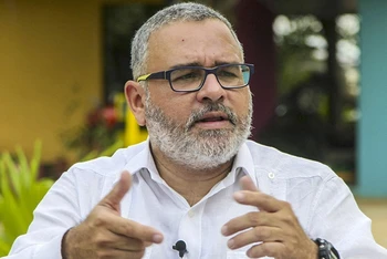 Cựu Tổng thống El Salvador Mauricio Funes trả lời phỏng vấn báo chí tại Managua, Nicaragua, ngày 8/9/2016. (Ảnh: AFP/TTXVN)