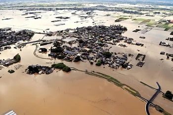 Trường tiểu học Ohashi (Nhật Bản) và khu vực chung quanh bị ngập sau trận mưa ngày 10/7/2023. (Ảnh: The Asahi Shimbun/Getty Images)