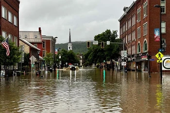 Tuyến đường bị ngập tại bang Vermont, Mỹ, ngày 11/7/2023. (Ảnh: Reuters)