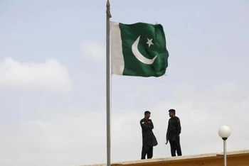 Thủ tướng tạm quyền của Pakistan tuyên thệ nhậm chức