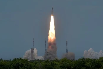 Ấn Độ phóng tàu vũ trụ Chandrayaan-3 từ Trung tâm không gian Satish Dhawan tại bang Andhra Pradesh, ngày 14/7. (Ảnh: Reuters)