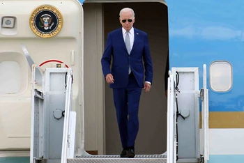 Tổng thống Hợp chúng quốc Hoa Kỳ Joseph R. Biden, Jr. đã đến Thủ đô Hà Nội, bắt đầu chuyến thăm cấp Nhà nước tới Việt Nam từ ngày 10-11/9. (Ảnh: TTXVN)