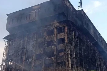 Vụ cháy lớn xảy ra ngày 2/10 tại trụ sở cảnh sát ở thành phố Ismailia của Ai Cập. (Ảnh: Reuters)