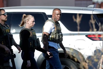 Lực lượng thực thi pháp luật làm nhiệm vụ tại khuôn viên Đại học Nevada, ngày 6/12/2023. Ảnh: Reuters