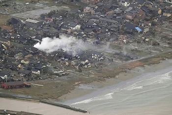 Khu dân cư ở Suzu, tỉnh Ishikawa bị ảnh hưởng bởi trận động đất, ngày 2/1/2024. (Ảnh: Kyodo/Reuters)