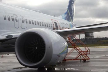 Ủy ban An toàn giao thông quốc gia (NTSB) Mỹ đang điều tra sự cố trên máy bay Boeing 737-9 MAX của hãng hàng không Alaska Airlines. Ảnh: REUTERS