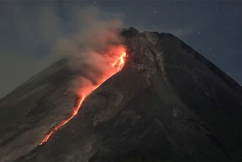 Núi lửa Merapi tại Indonesia phun trào. (Ảnh: REUTERS)
