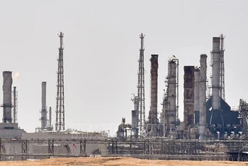Cơ sở lọc dầu của Aramco ở gần al-Khurj, phía nam thủ đô Riyadh của Saudi Arabia. Ảnh: AFP/TTXVN