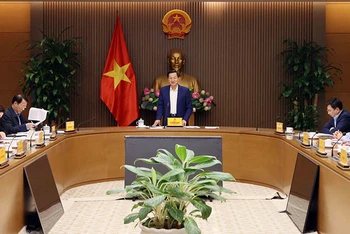 Phó Thủ tướng Chính phủ Lê Minh Khái chủ trì cuộc họp. (Ảnh: VGP)