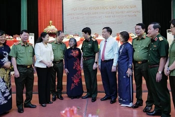 Các đại biểu dự hội thảo trao đổi về kinh nghiệm, tầm vóc Chiến thắng lịch sử Điện Biên Phủ.