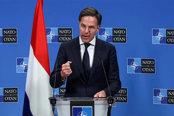 Thủ tướng Hà Lan Mark Rutte phát biểu trong buổi họp báo tại trụ sở của NATO ở Brussels, Bỉ, ngày 17/4/2024. (Ảnh: Reuters)