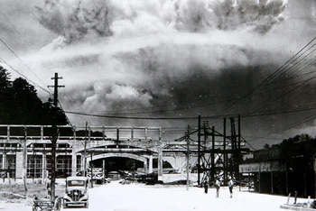 Đám mây hình nấm trên bầu trời Nagasaki vào ngày 9/8/1945. (Ảnh: Getty Images)