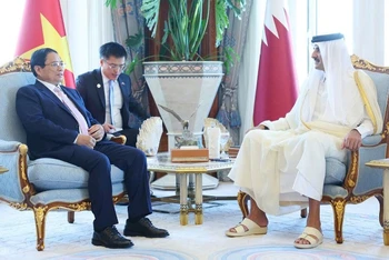 Thủ tướng Chính phủ Phạm Minh Chính hội kiến Quốc vương Qatar Sheikh Tamim Bin Hamad Al Thani. (Ảnh: Nhật Bắc/VGP)