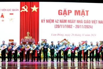 Đảng ủy, Ban Giám đốc Học viện Lục quân tri ân các đồng chí lãnh đạo, chỉ huy Học viện qua các thời kỳ.