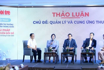 Các đại biểu trao đổi, thảo luận về quản lý và cung ứng thuốc tại Việt Nam