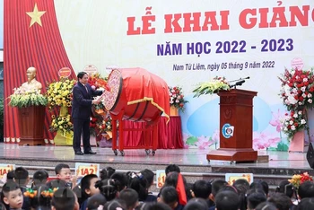 Thủ tướng dự Lễ khai giảng năm học mới Trường Tiểu học Đoàn Thị Điểm