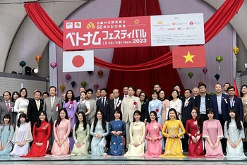 Các đại biểu tham dự Lễ hội Việt Nam 2023 tại Tokyo, Nhật Bản. (Ảnh Bộ Ngoại giao) 